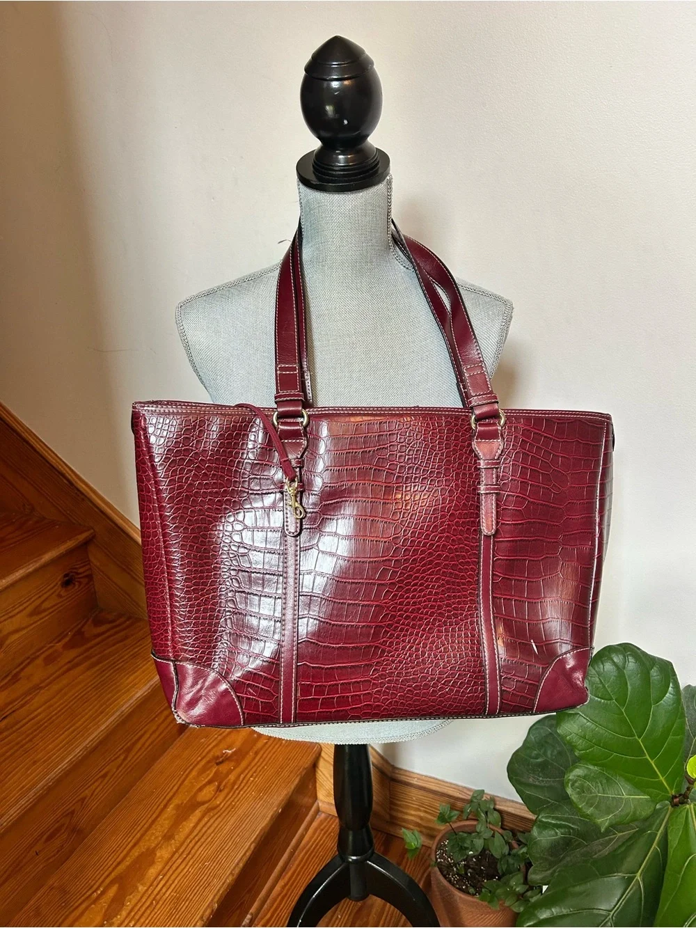 Women's Croc-Embossed Tote Bag in Burgundy
